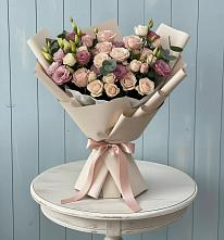 Букет цветов из:  Розы и Лизиантусы в Кесову Гору