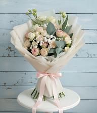Букет цветов из:  Розы и Лизиантусы в Кесову Гору