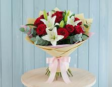 Букет цветов из:  Лилии и Розы в Кесову Гору
