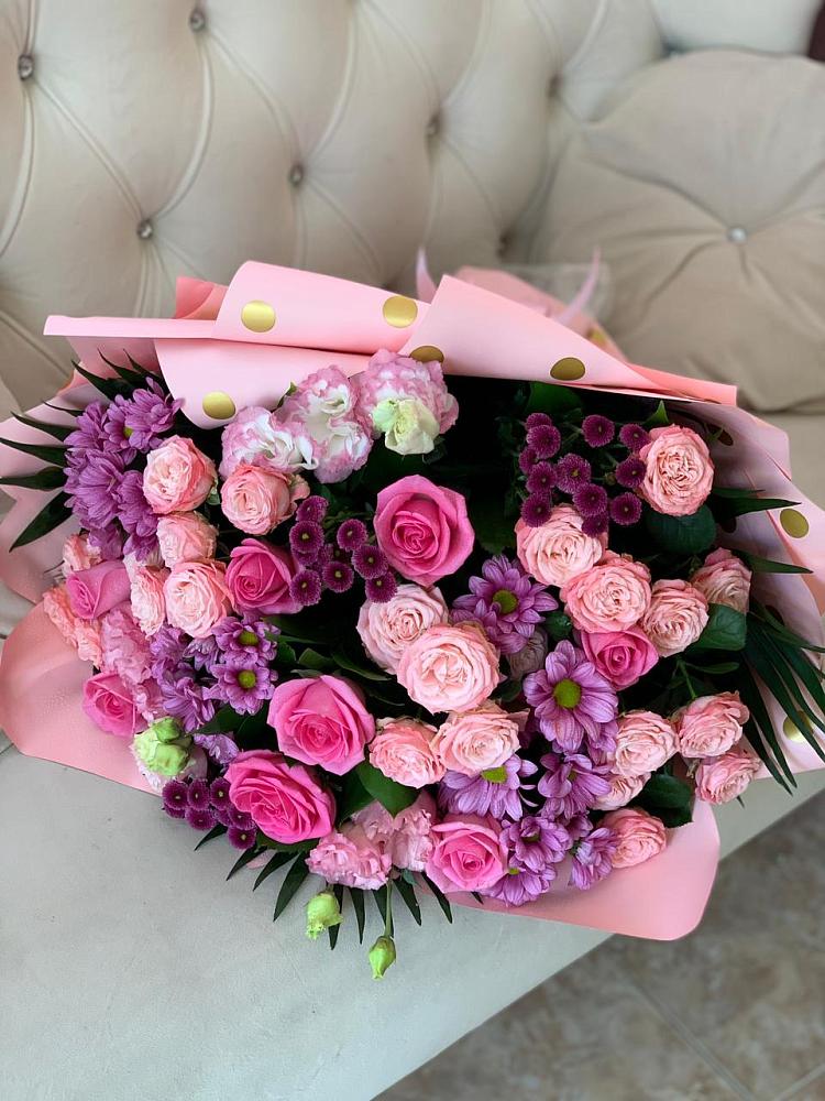 Букет цветов из: Хризантемы, Розы и Лизиантусы в Кесову Гору