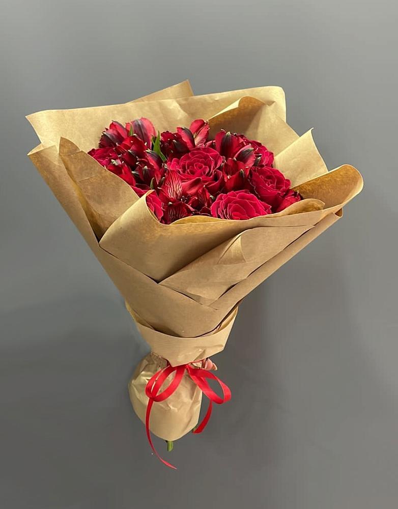 Букет цветов из: Альстромерии и Розы в Кесову Гору