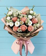Букет цветов из:  Розы, Альстромерии и Лизиантусы в Кесову Гору