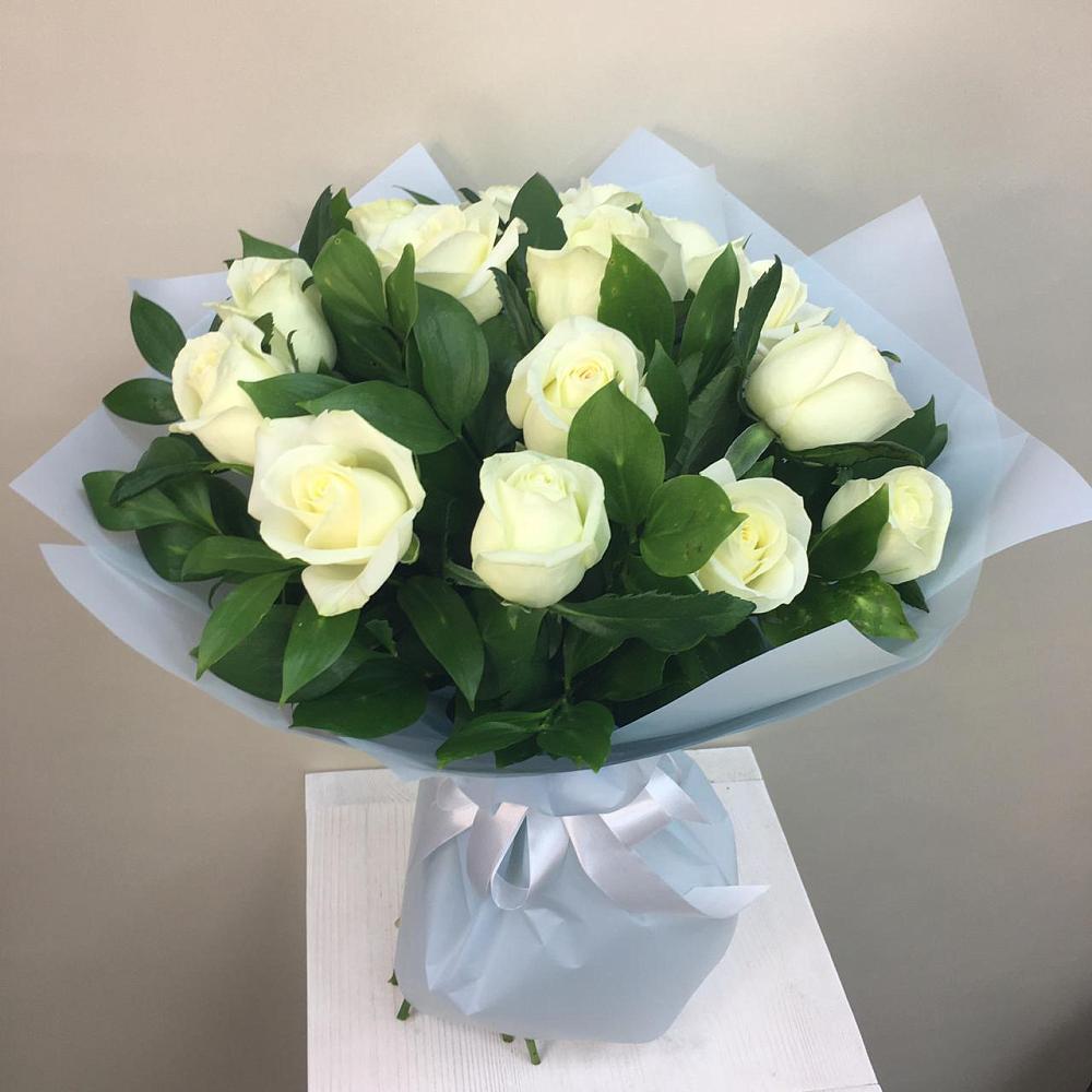 Букет 15 Белых роз Проуд в Кесову Гору