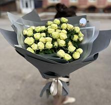 Букет Белые кустовые розы Солинеро в Кесову Гору
