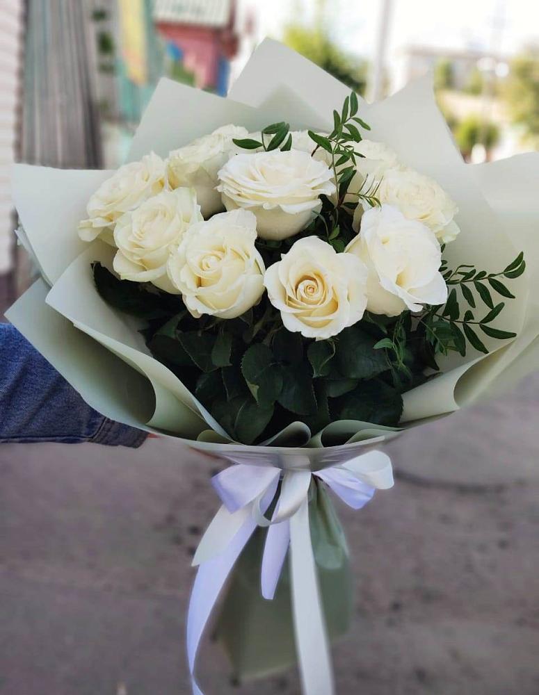 Букет Белые розы Проуд в Кесову Гору