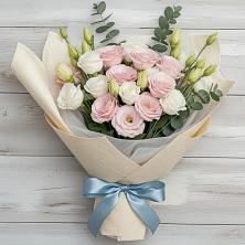 Букет цветов из:  Лизиантусы в Кесову Гору