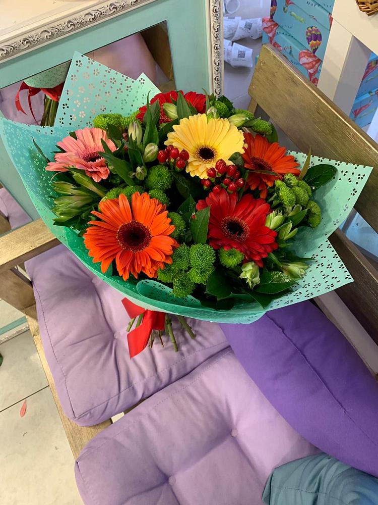 Букет цветов из: Герберы, Хризантемы и Альстромерии в Кесову Гору