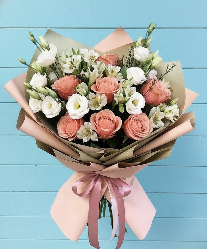Букет цветов из: Розы, Альстромерии и Лизиантусы в Кесову Гору