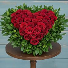 Цветочная композиция из Розы в виде сердца в Кесову Гору