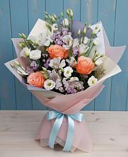 Букет цветов из:  Лизиантусы, Розы, Альстромерии и Гипсофила в Кесову Гору