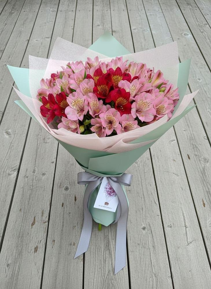 Букет цветов из: Альстромерии в Кесову Гору