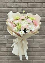 Букет цветов из:  Гвоздики, Розы, Лизиантусы и Хризантемы в Кесову Гору