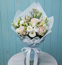 Букет цветов из:  Розы и Лизиантусы в Кесову Гору