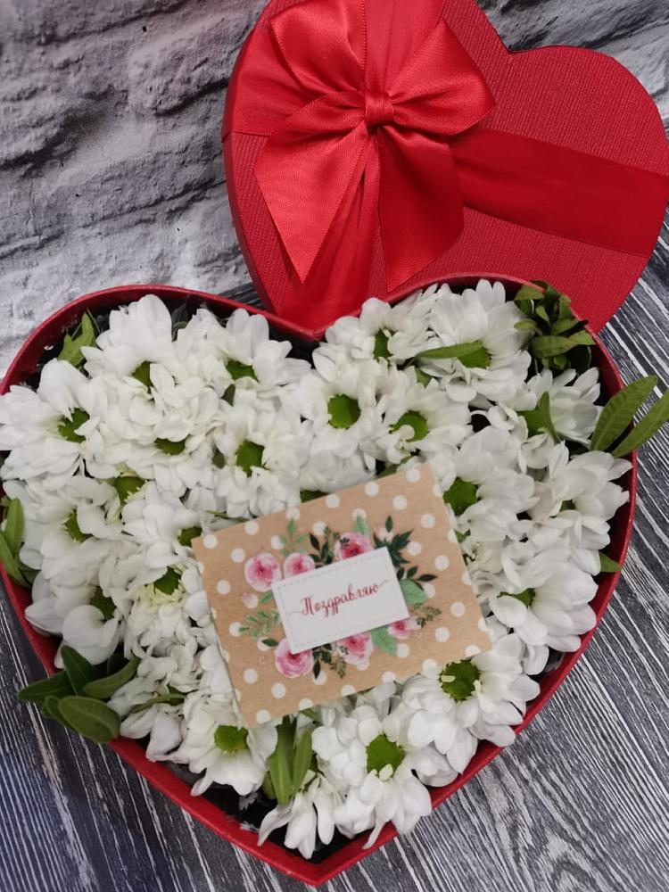 Цветочная композиция из Хризантемы в виде сердца в Кесову Гору