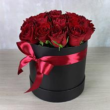 Цветочная композиция из Розы в шляпной коробке в Кесову Гору