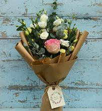 Букет цветов из:  Розы и Лизиантусы в Кесову Гору