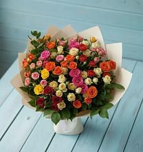 Букет Микс из разноцветных кустовых роз в Кесову Гору